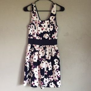 Lovely colors on this casual dress!